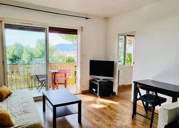 T2 , Beautiful View In Near Appartement Hyères